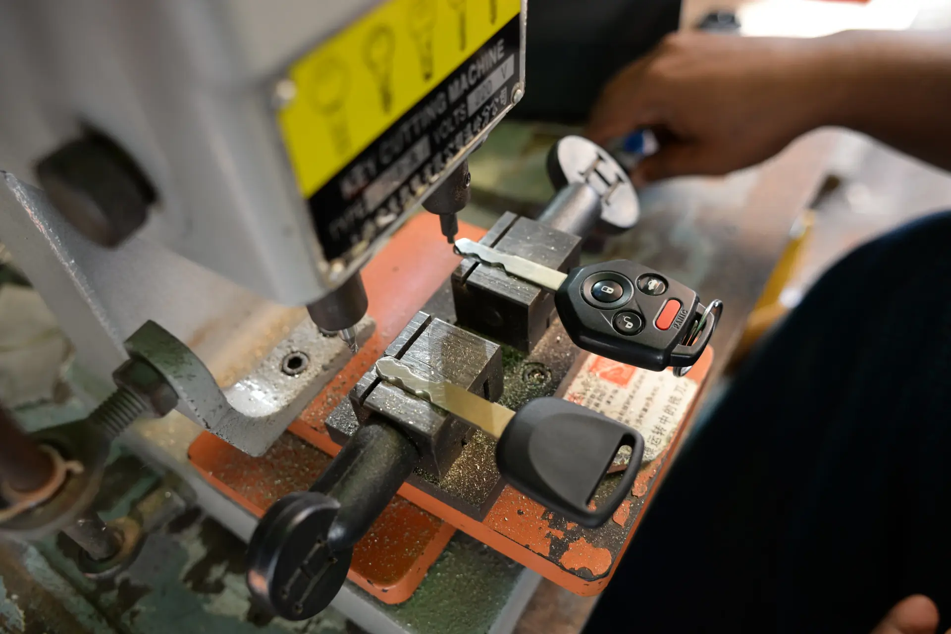 Car key fob programming and replacement service in El Paso